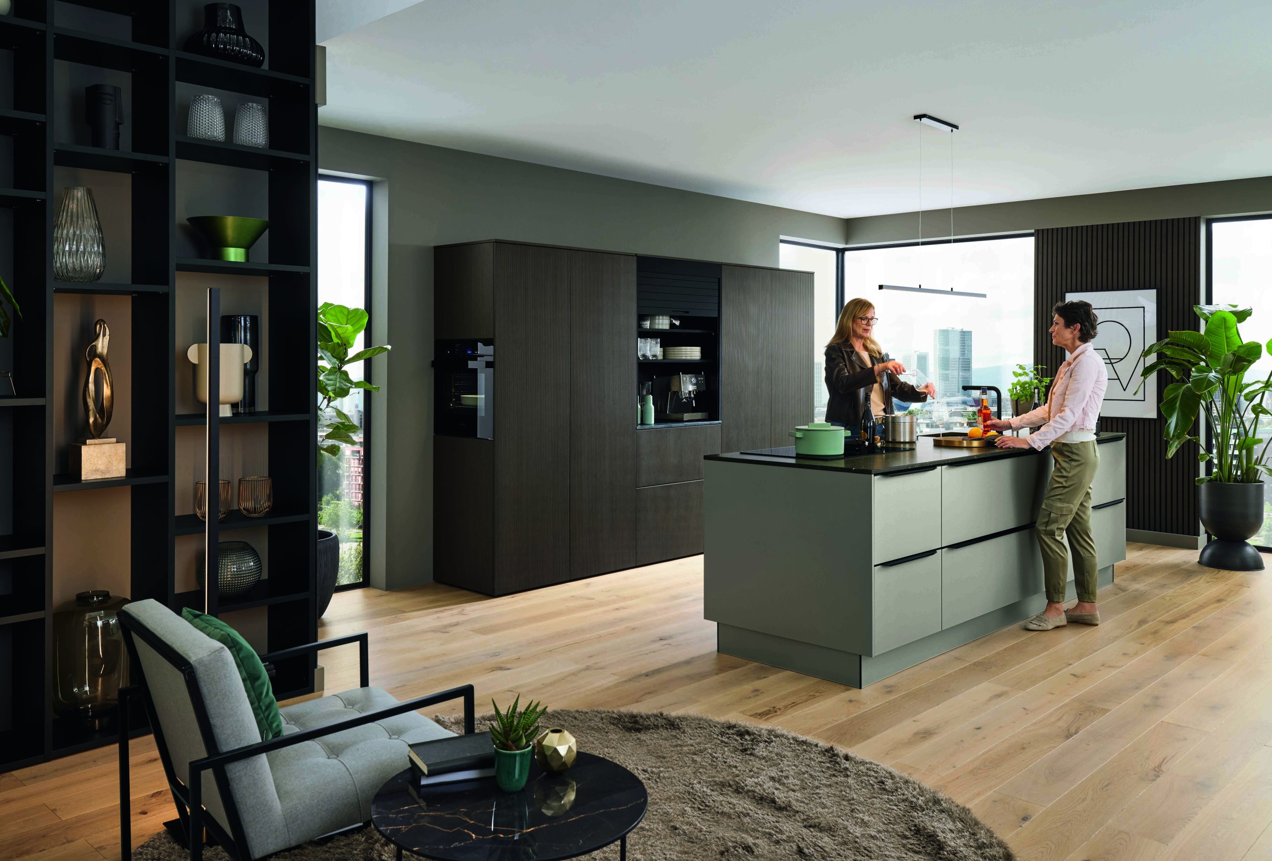 Cuisine moderne verte avec des tons de bois